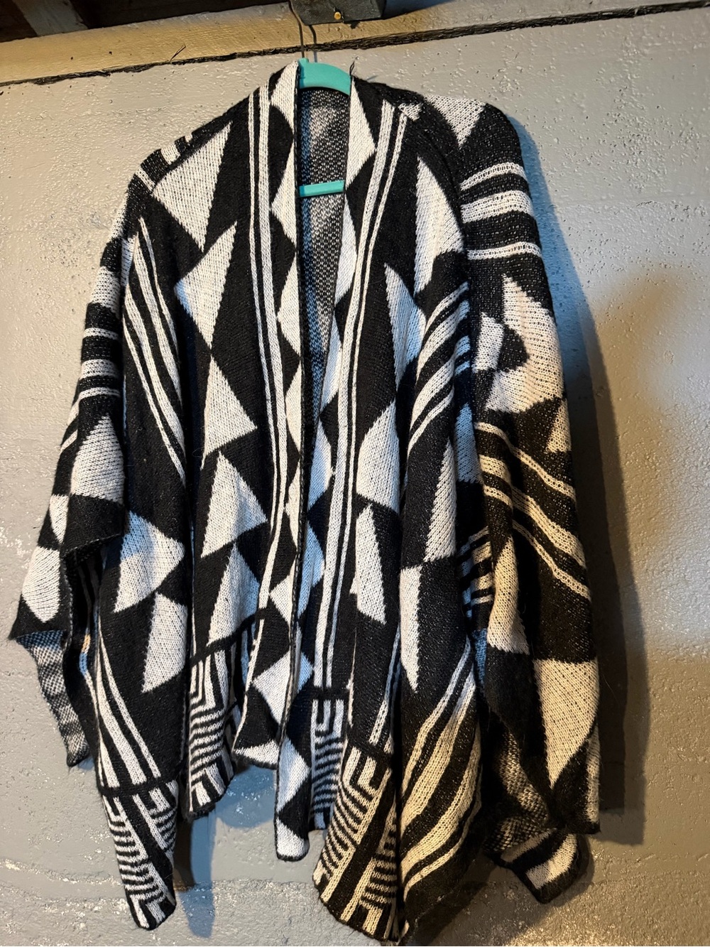 Charlotte Russe Black & White Geometric Open-Front Poncho Cardigan